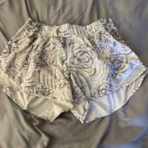 Lululemon Shorts - Beach Fossil - Size 10